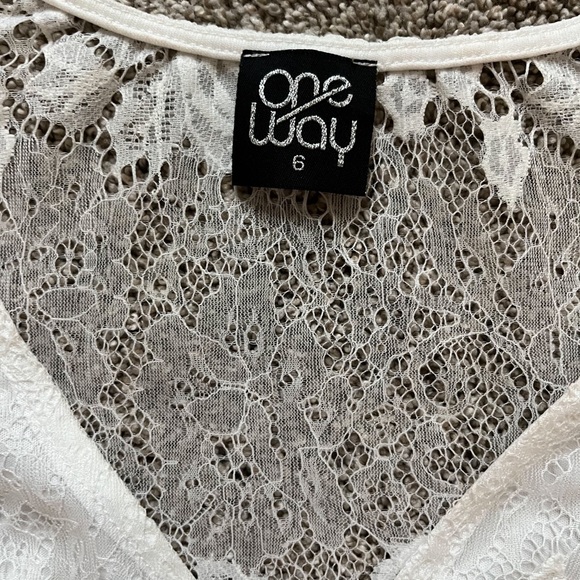 One Way Small White Floral Pattern Lace-up Top - Picture 13 of 14